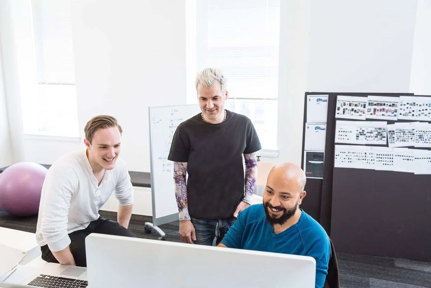Lifestyle imagery of team collaborating